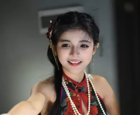 狗头萝莉回应穿衣争议，等原形毕露再骂我，还会跑图点亮更多城市-ACGAI艺图
