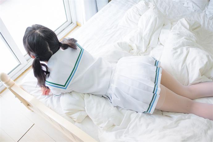 阿诺不是施瓦辛戈白色死库水JK制服，甜美与性感的魅力展现-ACGAI艺图