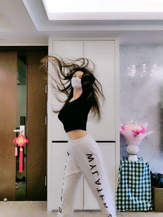 抖音网红希希Gina个人简历大揭秘，解读希希Gina的成长轨迹-ACGAI艺图