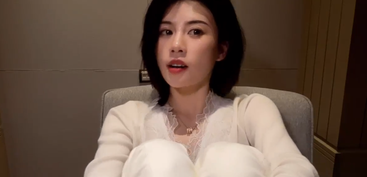 斗鱼女主播青苔miss五一火力全开，热舞视角堪称一绝；甚至还想要弄一个俯拍镜头！-ACGAI艺图