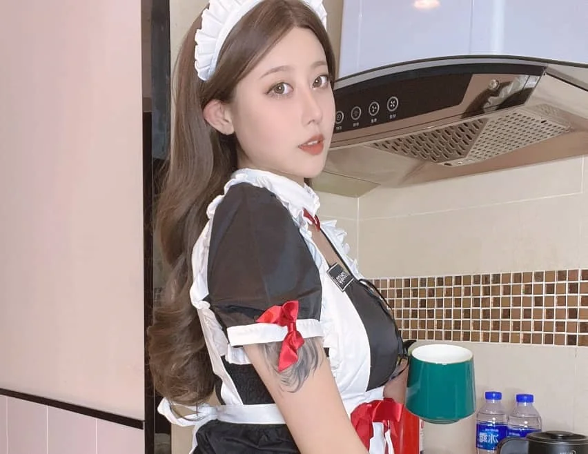 奈汐酱nice《奶鲜女仆》：甜美与诱惑的完美融合-ACGAI艺图