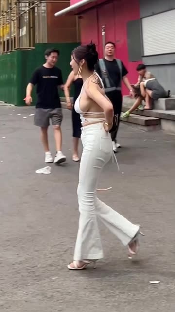 小艾根本吃不饱长什么样，真实网红形象-ACGAI艺图
