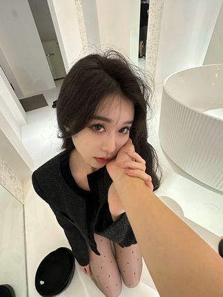 Sia 不吃鱼微密圈照片赏析，彰显美丽魅力瞩目的颜值与身材-ACGAI艺图