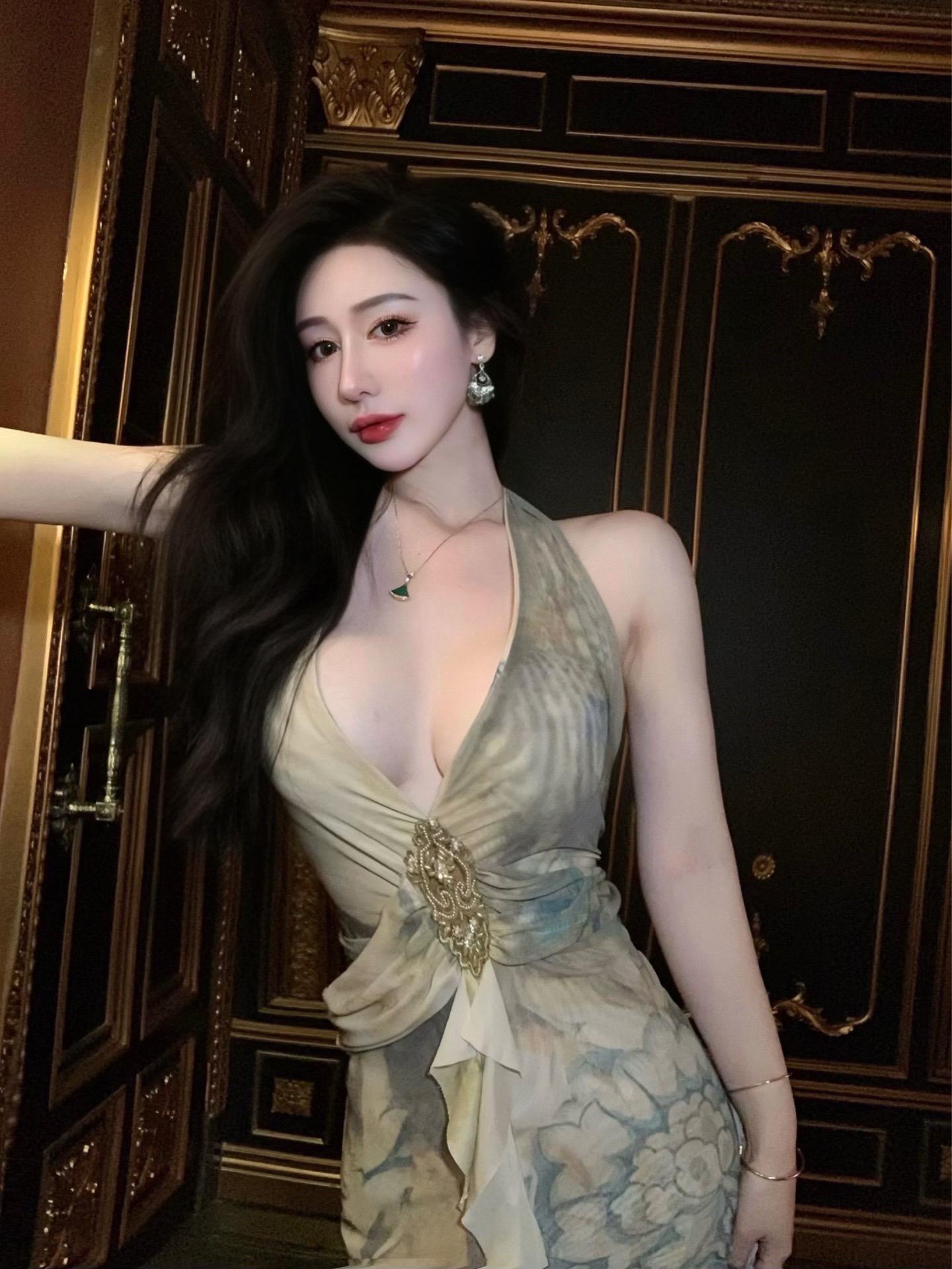 不爱笑的赛琳微密圈付费照片全集，资源分享与下载-ACGAI艺图