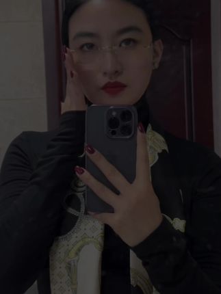 微密圈宝儿茹免费照片，V领开衫全场聚焦亮点尽显-ACGAI艺图