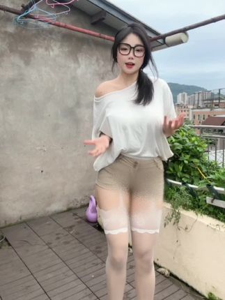 微密圈可爱的肉巴黑丝新作，微胖女神的独特魅力展现-ACGAI艺图