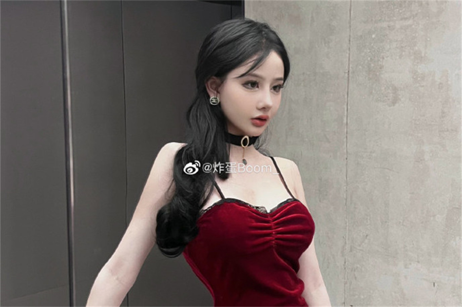 炸蛋boom红丝绒礼服，特工女神展现独特魅力-ACGAI艺图