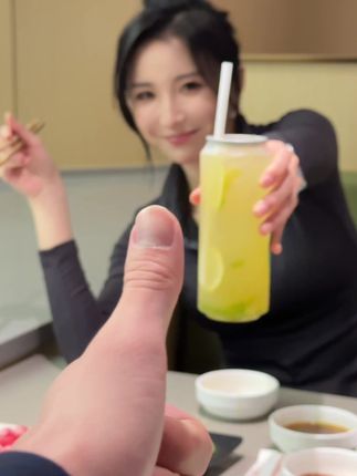 抖音美女李嘉欣97微密圈作品，红色伊人惊艳内衣展示-ACGAI艺图
