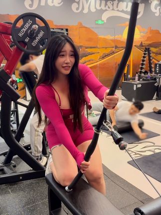 中国第一美臀宋昱欣身材凹凸有致线条柔和！女生练力量真香，宋昱欣的健身哲学-ACGAI艺图