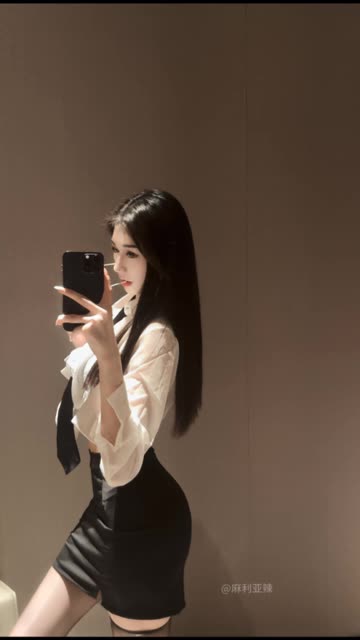 麻利亚辣微密圈女神青涩与女人味并存的魅力解析，微密圈中的全新体验-ACGAI艺图