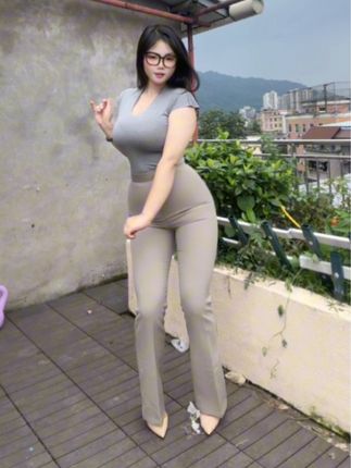 可爱的肉巴微密圈超清合集，微胖魅力与时尚穿搭的完美展示-ACGAI艺图