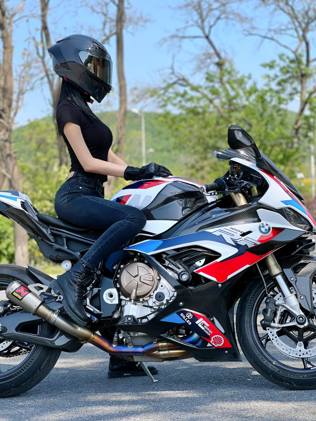 洛幽幽最新图片资源，她的美照如何流行网络？-ACGAI艺图