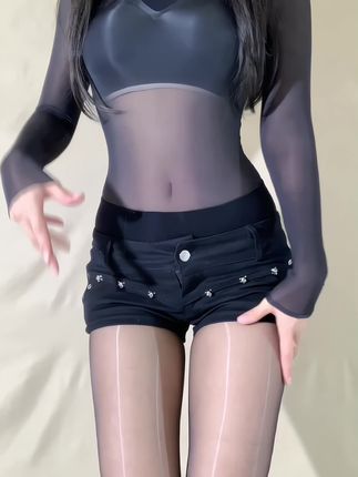徐绾绾微密圈御姐风格，黑丝美腿写真惊艳网友-ACGAI艺图