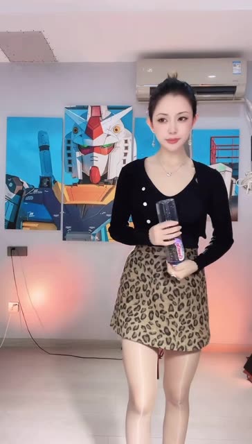 一只霸王兽抖腿舞蹈视频，全新表演视频背后深度解析-ACGAI艺图