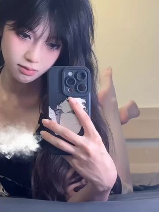 抖音美女晴天小猪本猪微密圈，穿搭与文案的双重诱惑-ACGAI艺图