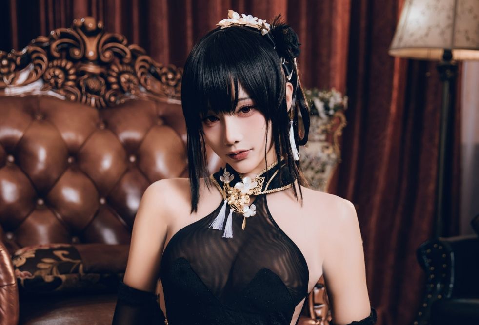 如月灰cosplay《碧蓝航线》镇海作品图集整理，碧波上的守护之星-ACGAI艺图