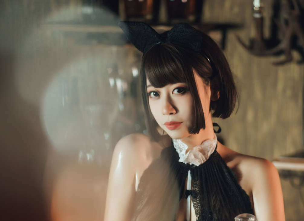 奈汐酱nice cosplay酒吧老板娘图集介绍，酒吧老板娘的秘密，一杯酒，一个故事-ACGAI艺图