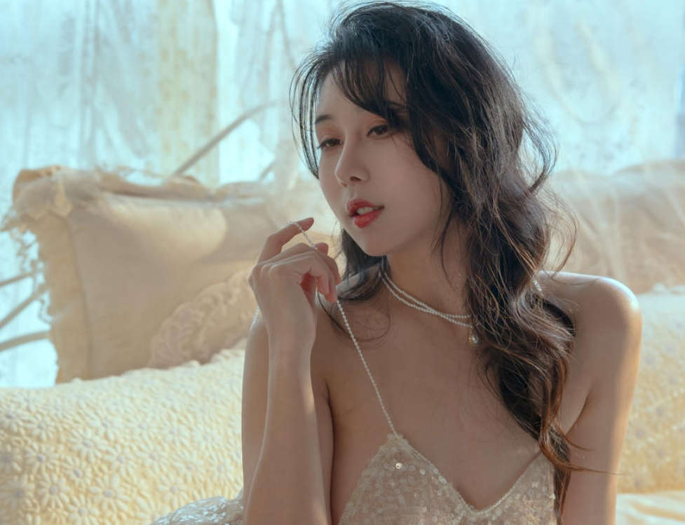 云溪溪cosplay奶桃 心事图集介绍，心事重重，倾听你内心的声音-ACGAI艺图