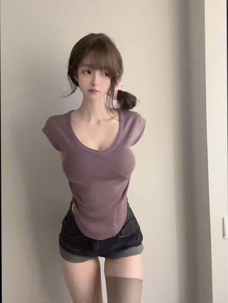 小马漫漫微密圈穿搭分享，她的时尚穿搭与个性展现-ACGAI艺图