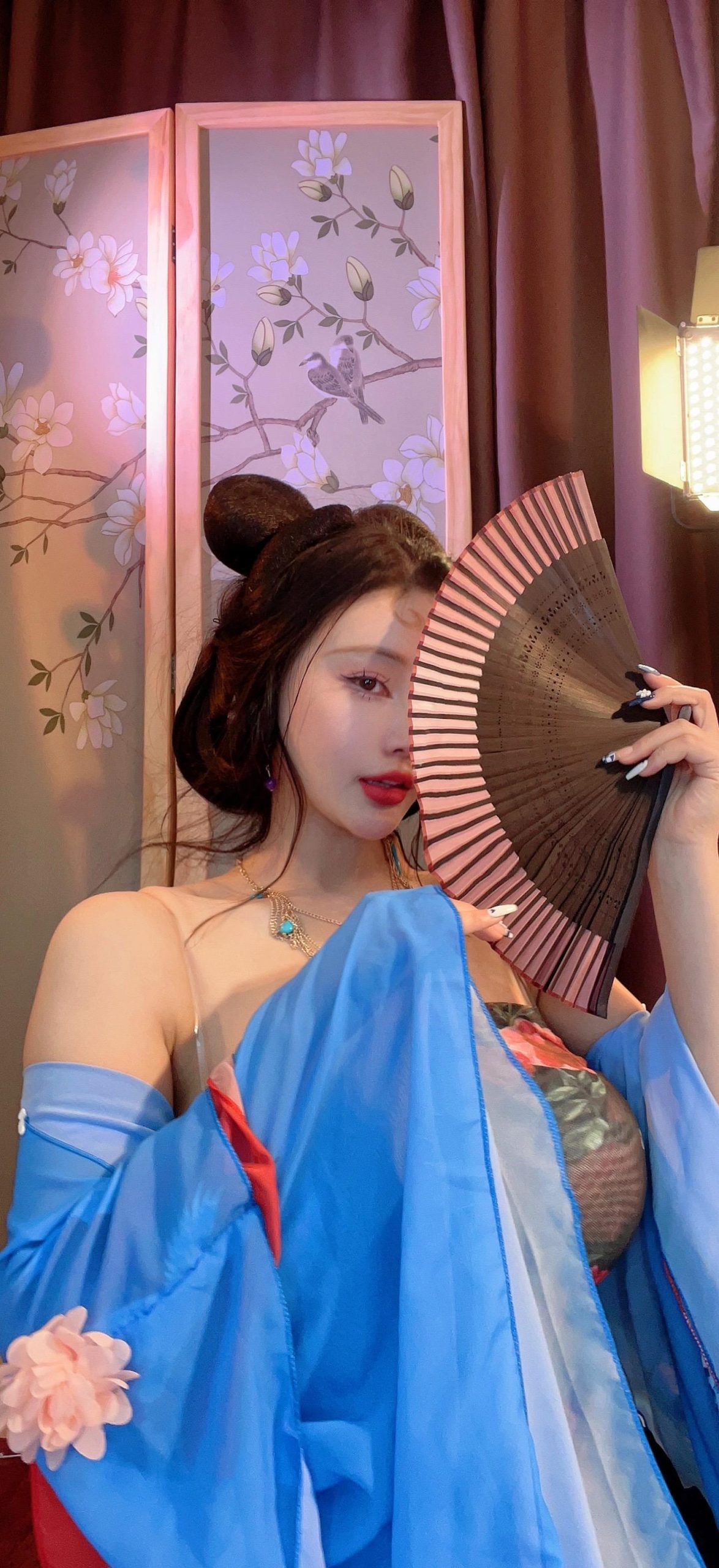 魅润希跳舞视频录屏技巧，如何录制她的舞蹈视频-ACGAI艺图