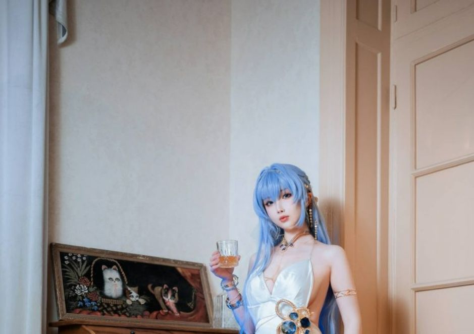 rioko凉凉子(肉扣热热子)cosplay胜利女神·海伦礼服图集作品-ACGAI艺图