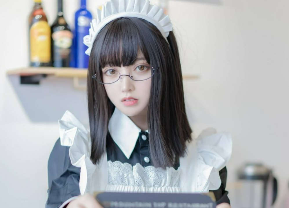 过期米线线喵(米线线sama)cos女仆长·白色丝袜图集作品介绍-ACGAI艺图