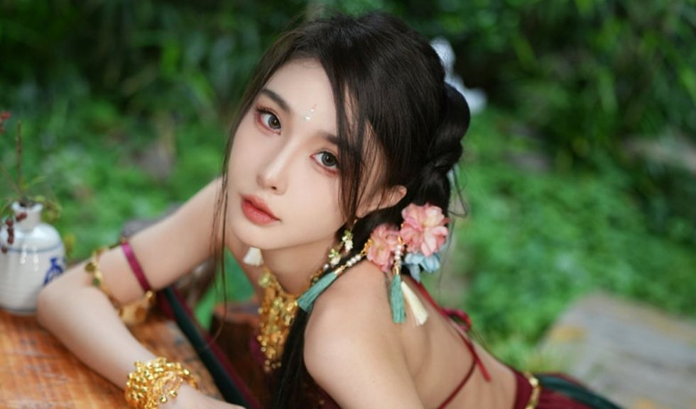余多多Dudu月：B站上的甜美入梦使者与她的多彩艺术世界-ACGAI艺图