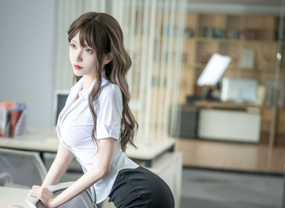 青青子js个人资料，《职场恋爱》图片作品介绍-ACGAI艺图