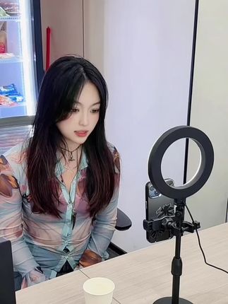 Bigo垚曦宁依纯直播间的互动，你与垚曦之间的亲密时刻-ACGAI艺图