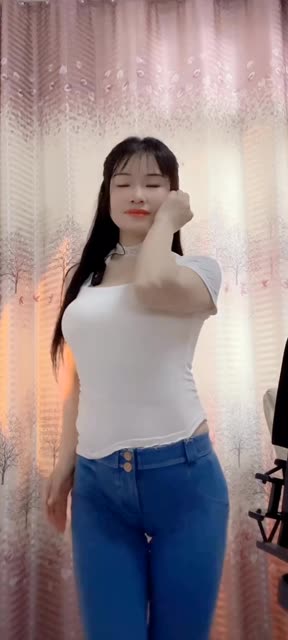 CC欣彤的舞蹈美学舞蹈与艺术的融合，欣彤舞蹈背后的艺术美学-ACGAI艺图