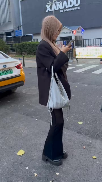 银蛇大人黑色系风格写真，酷女孩的定义-ACGAI艺图