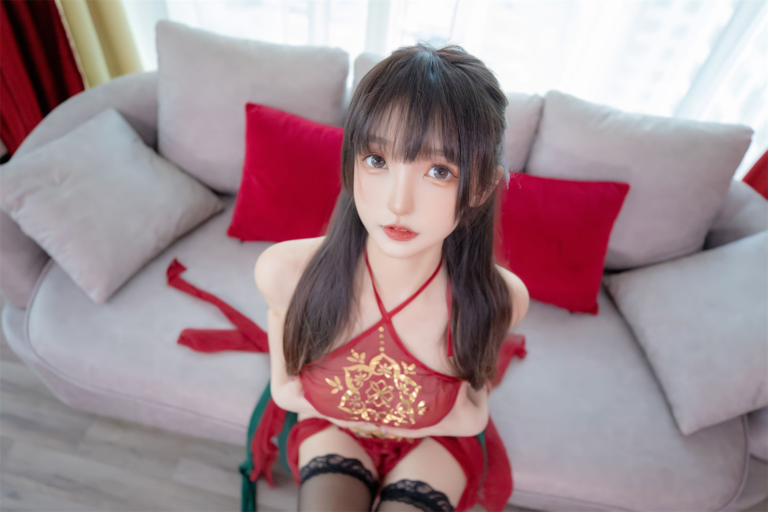 神楽坂真冬《间谍过家家》约尔cos，红色肚兜很好看-ACGAI艺图