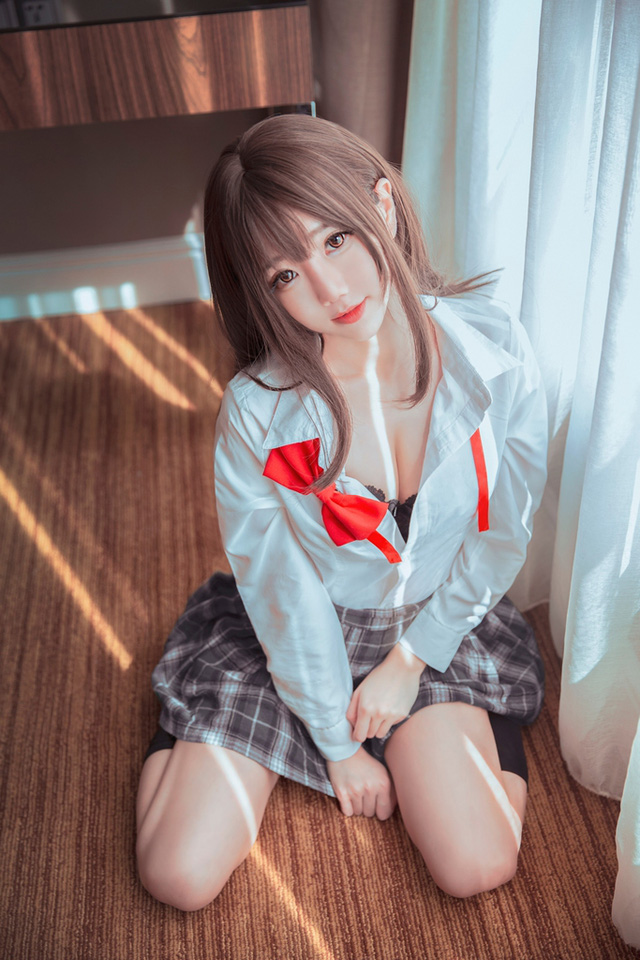 coser@Sally Dorasnow 变身性感“waifu”，令人难以移开视线-ACGAI艺图