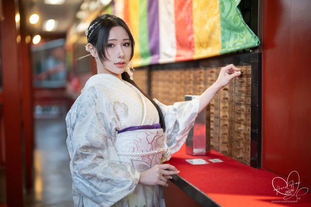 雨波_HaneAme新春COS特辑：寺庙探秘银白色和服下的魅力-ACGAI艺图