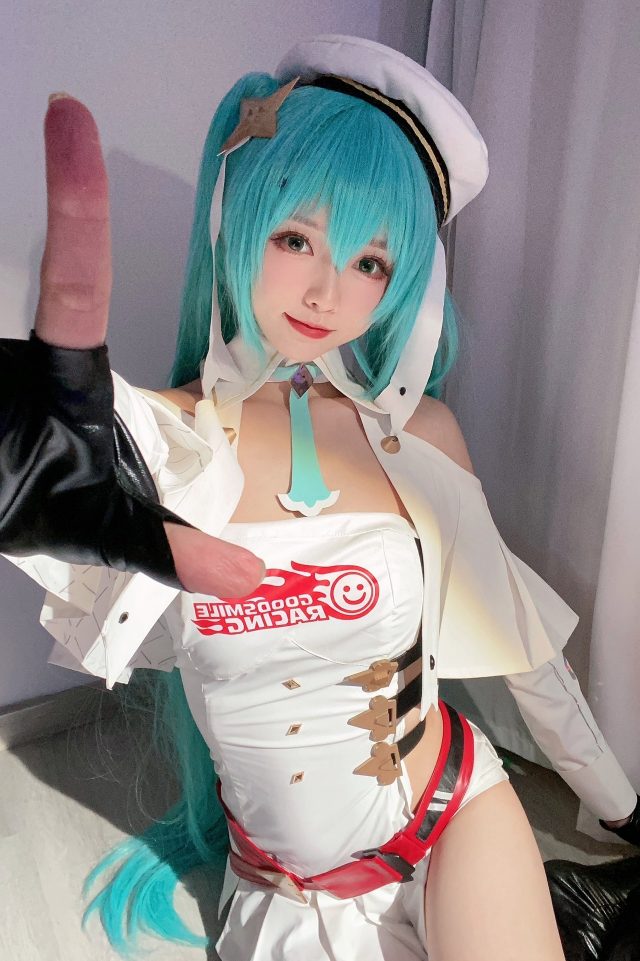 大大卷卷小卷cos“Racing Miku 2023”初音未来，速度与可爱的交错-ACGAI艺图