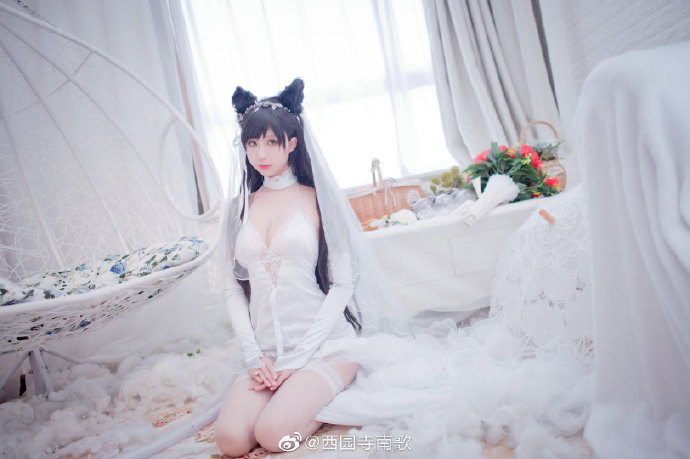 西园寺南歌cos《碧蓝航线》爱宕，迷恋性感的“白花的誓言”-ACGAI艺图