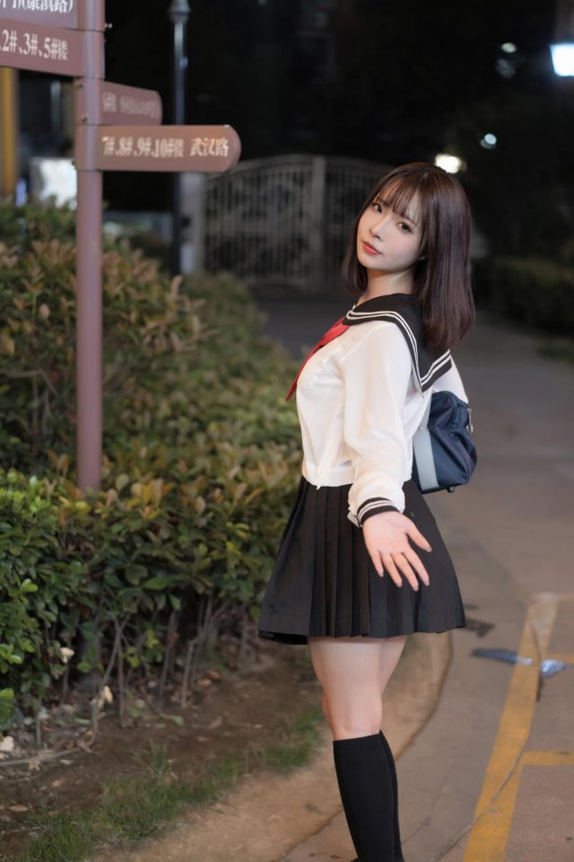 重温青涩岁月，coser yuuhui玉汇的校园女神双面魅力解析-ACGAI艺图