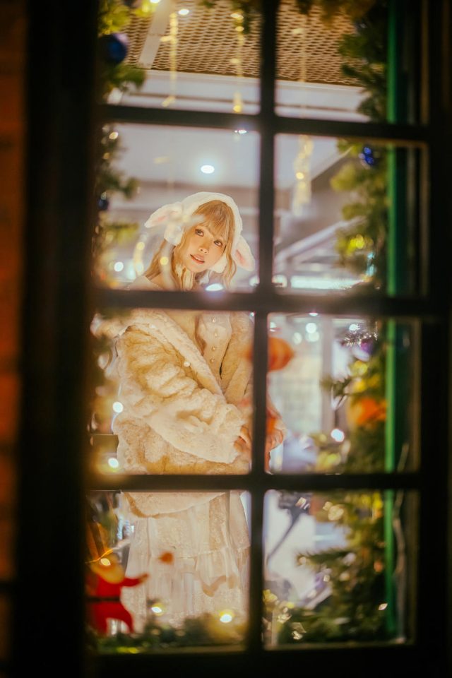 哈尔滨冬季乐园的奇妙之旅：coser“ElyEE子”的温馨体验-ACGAI艺图