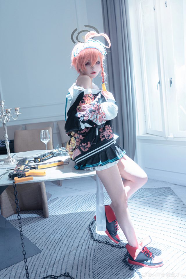 [蔚蓝档案]w百合欧皇子w cos美甘妮露，展现千禧年特工的酷帅与美丽-ACGAI艺图