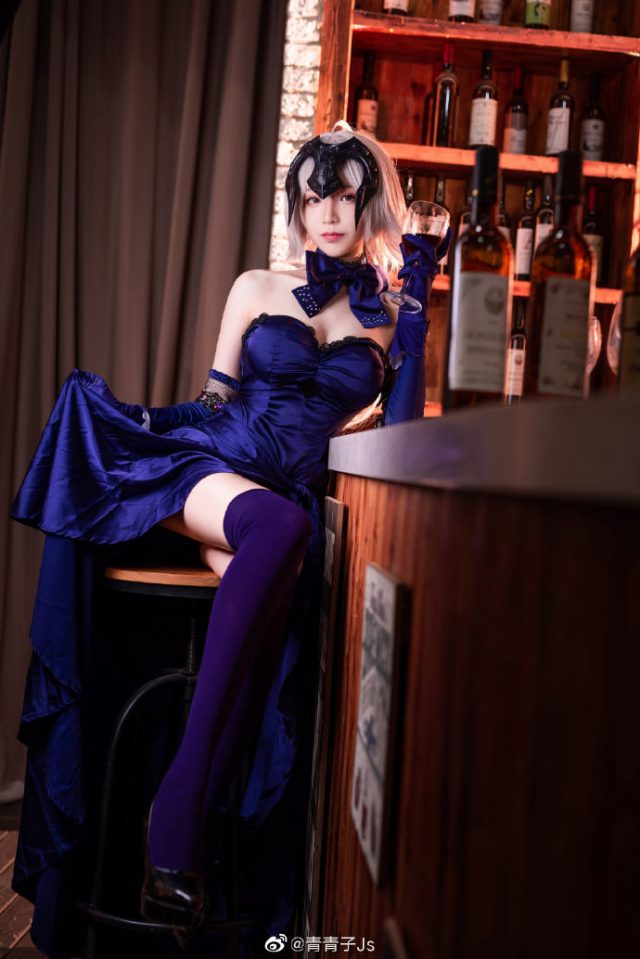 青青子Js cosplay“圣夜的晚餐”礼装的黑贞，迷人魅力尽显-ACGAI艺图