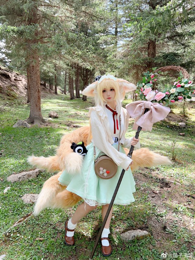 [明日方舟]菌子宝宝cos铃兰小姐，展现九尾狐的迷人与可爱-ACGAI艺图