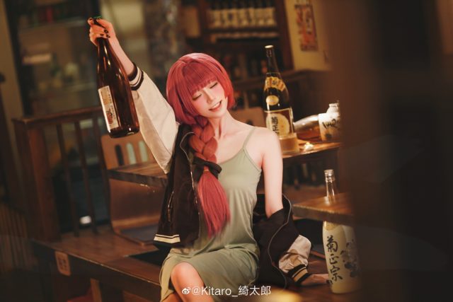 [孤独摇滚！]Kitaro_绮太郎cos广井菊里，展现酒醉的可爱与迷人-ACGAI艺图