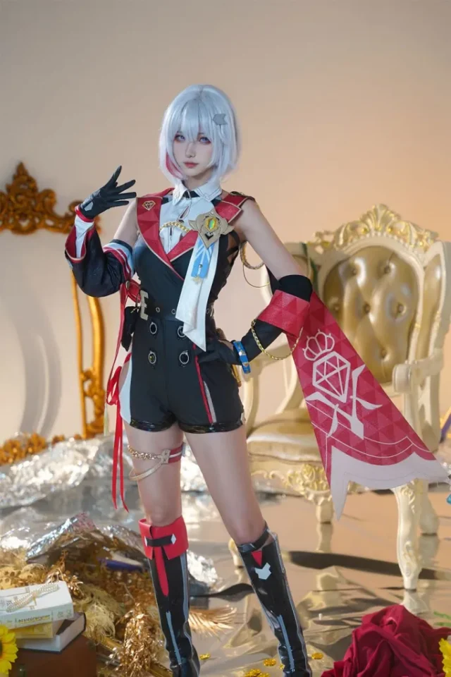 崩坏星穹铁道托帕COS：seya狮砸带来性感与冷酷的双重魅力-ACGAI艺图