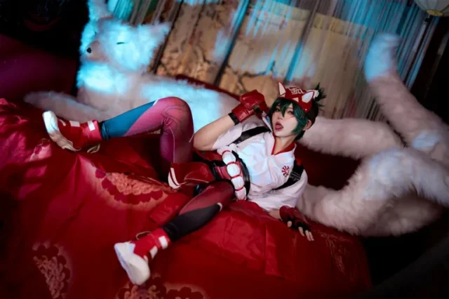 越南女coser ZinieQ化身雾子，展现灵狐巫女的双重魅力-ACGAI艺图