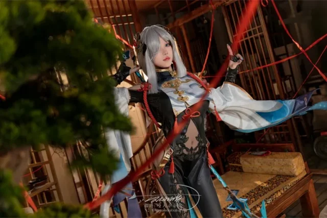 原神COSPLAY：咬人小小兔性感优雅的化身，再现申鹤仙姿-ACGAI艺图