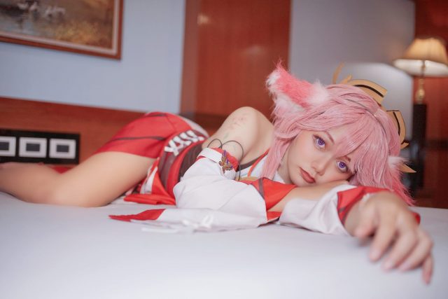 雪猫Yuki《原神》八重神子COS：完美诠释巫女的可爱与性感-ACGAI艺图