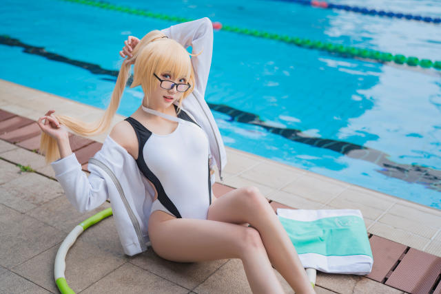 瓜希酱 cos 作品 | coser@瓜希酱 cos “泳装版”圣女贞德-ACGAI艺图