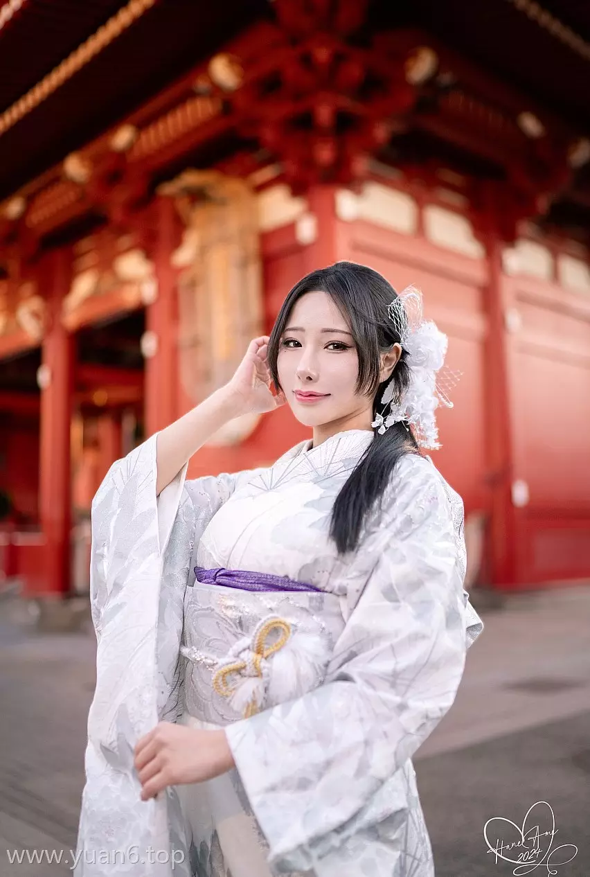 美图欣赏丨Coser雨波_HaneAme-New year Silver Kimono[32P-5V-107.4M]-ACGAI艺图