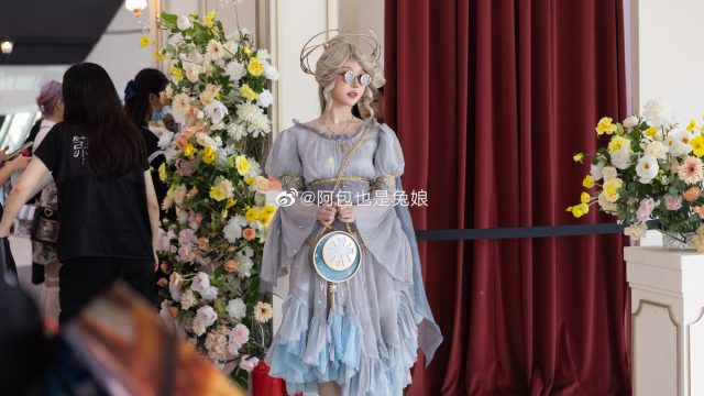 阿包也是兔娘cos《第五人格》艾玛·伍兹，演绎美丽可爱的园丁-ACGAI艺图