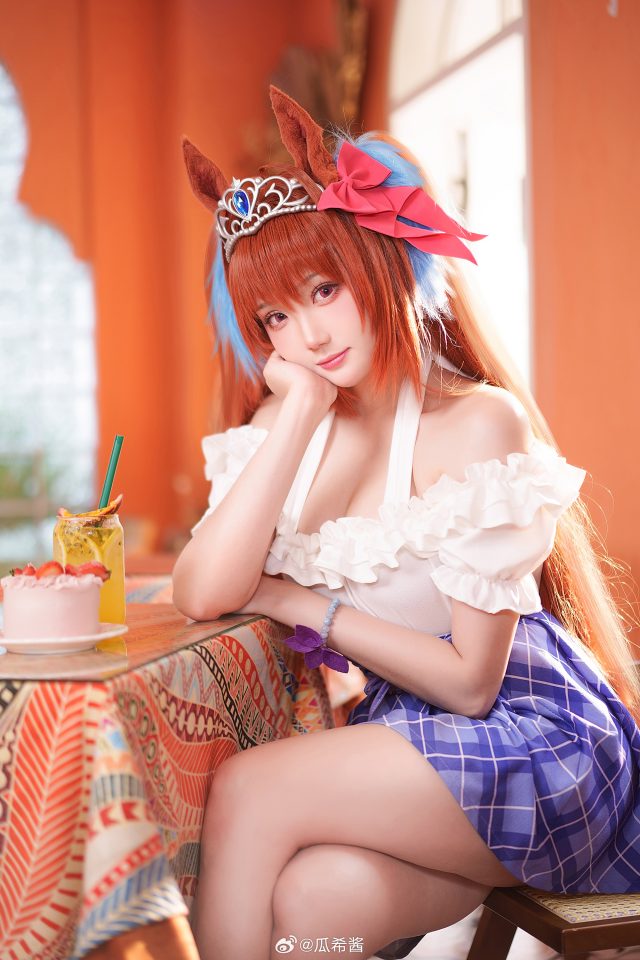 [赛马娘Pretty Derby]瓜希酱cos大和赤骥，展现性感领跑者的自信魅力-ACGAI艺图